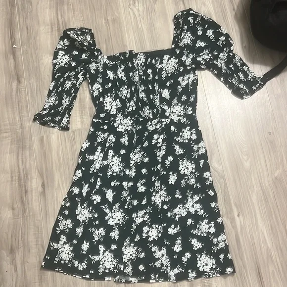 I don’t like it. I paid $65, selling for $35 or best offer. Never been worn. - Picture 6 of 6